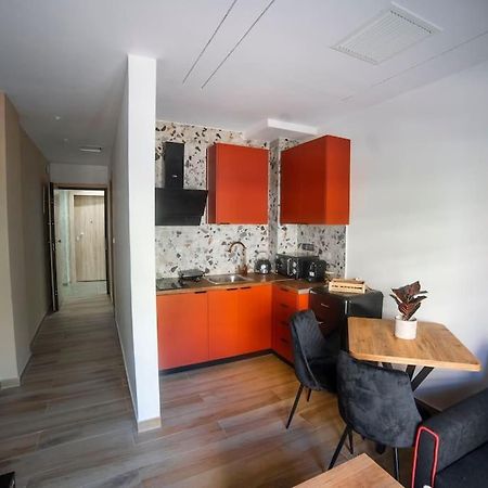 Coloris Rubrum Room Thessalonique Extérieur photo
